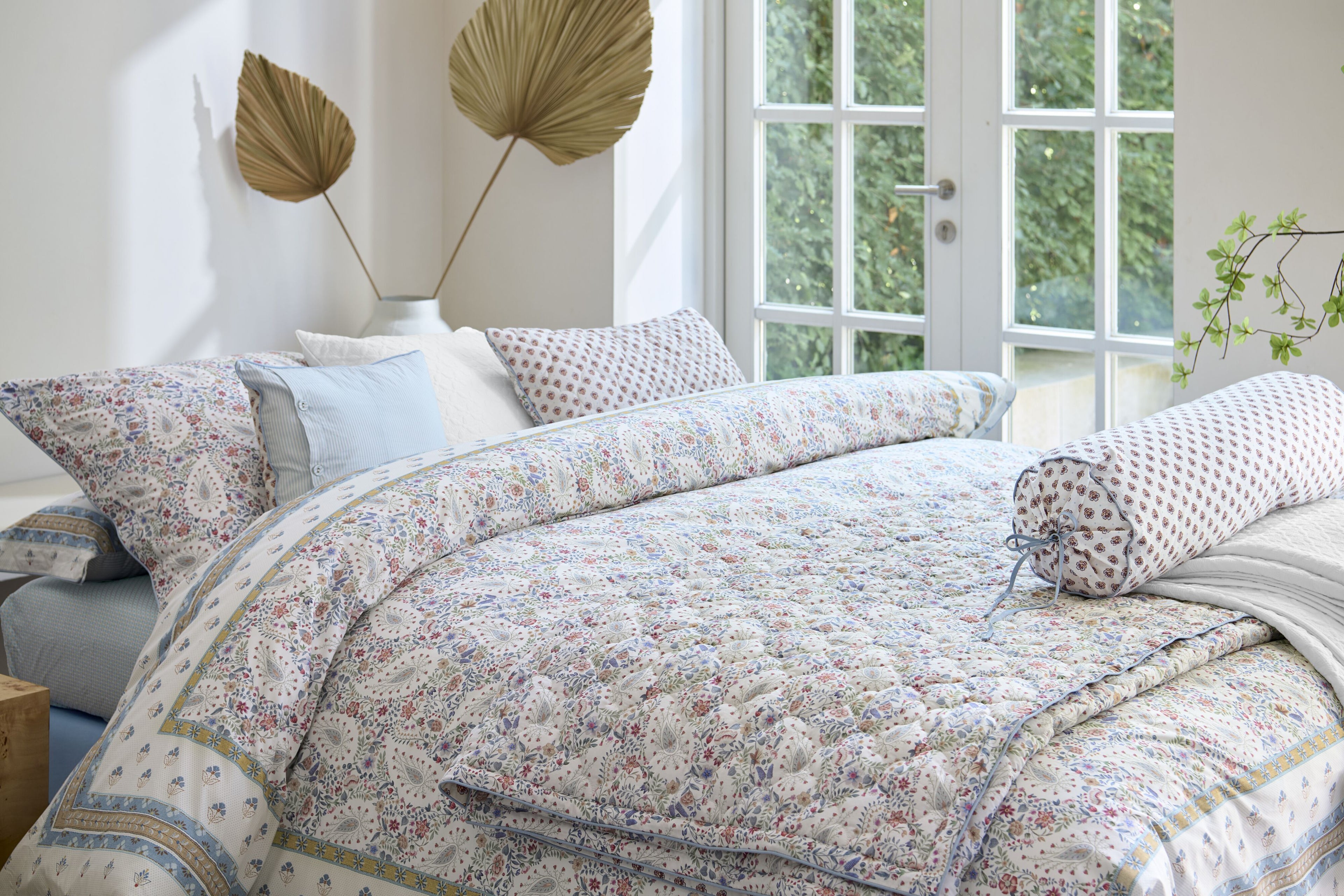 Pip Studio Kairi Bloom Kissen - Hellblau