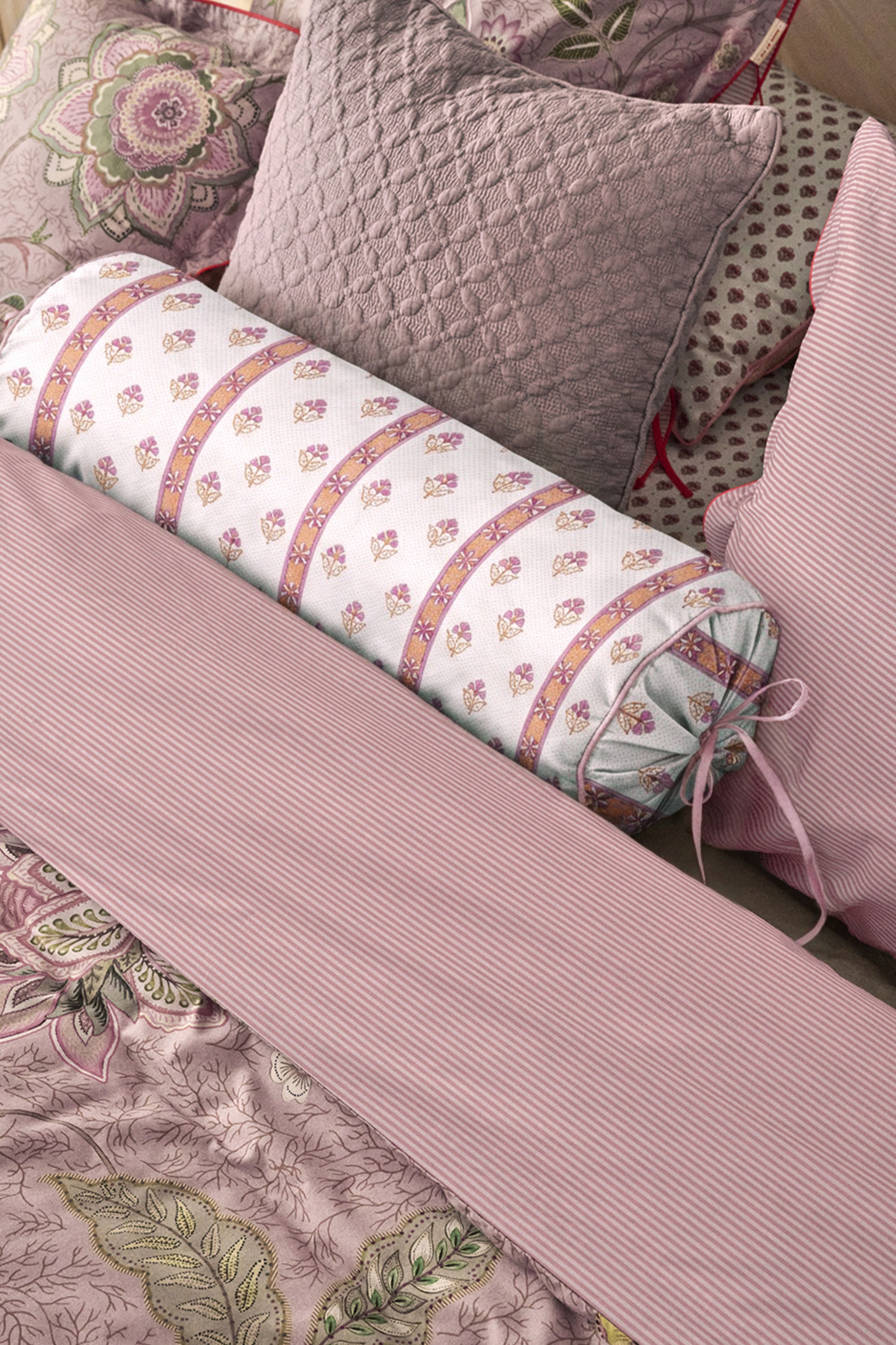 Pip Studio Kairi Bloom Kissen - Hellrosa