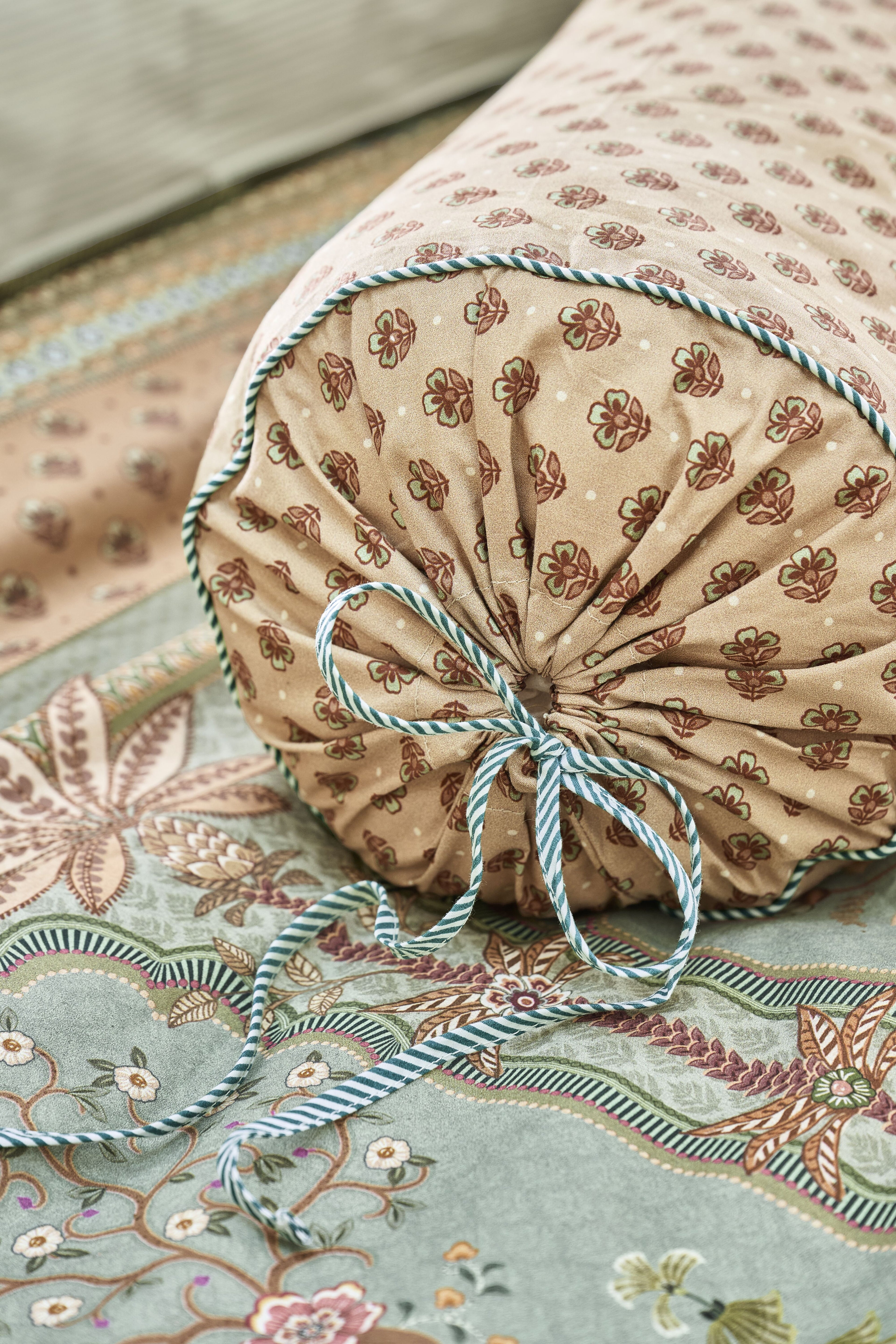 Pip Studio Jaipur Flower Kissen - Grün