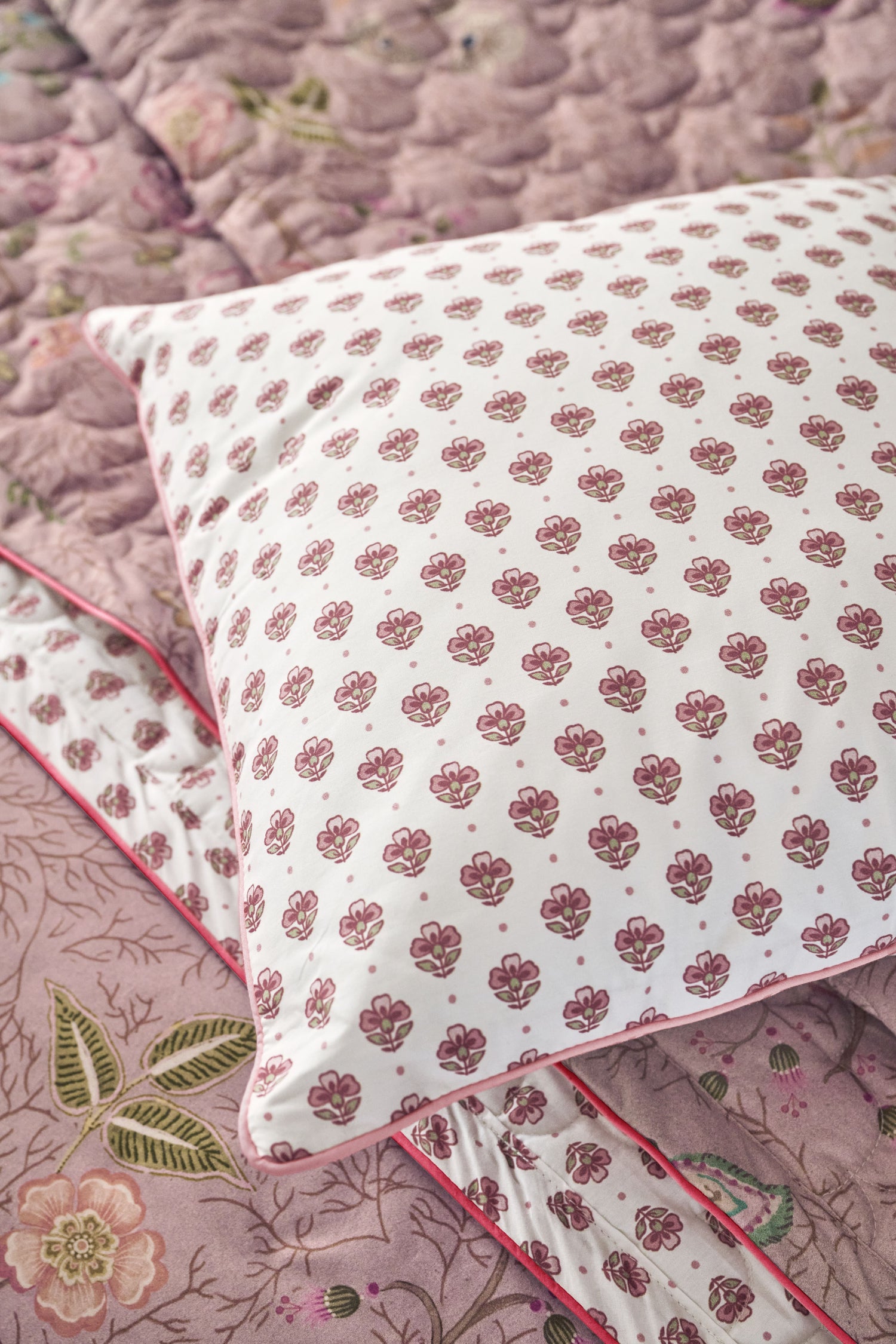 Pip Studio Jaipur Flower Kissen - Hellrosa
