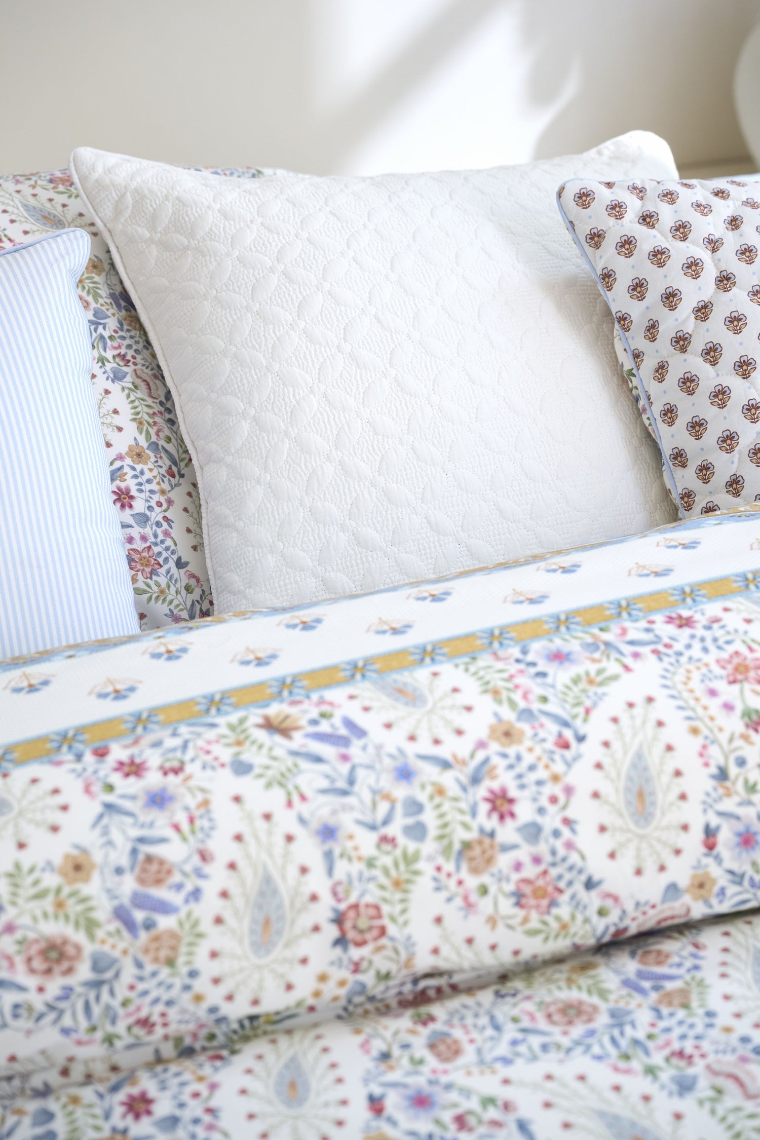 Pip Studio Kairi Bloom Kissen - Hellblau