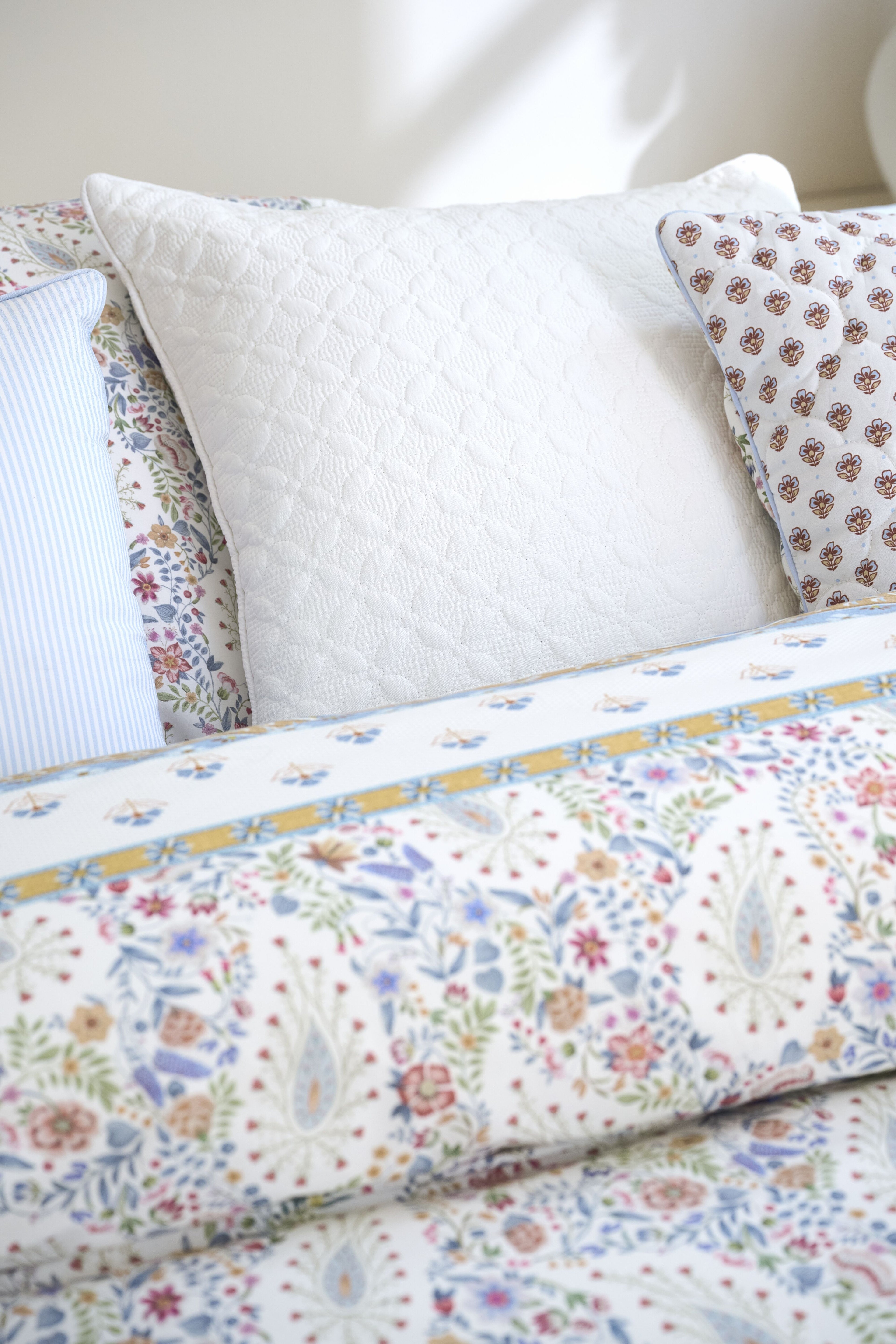Pip Studio Kairi Bloom Kissen - Hellblau
