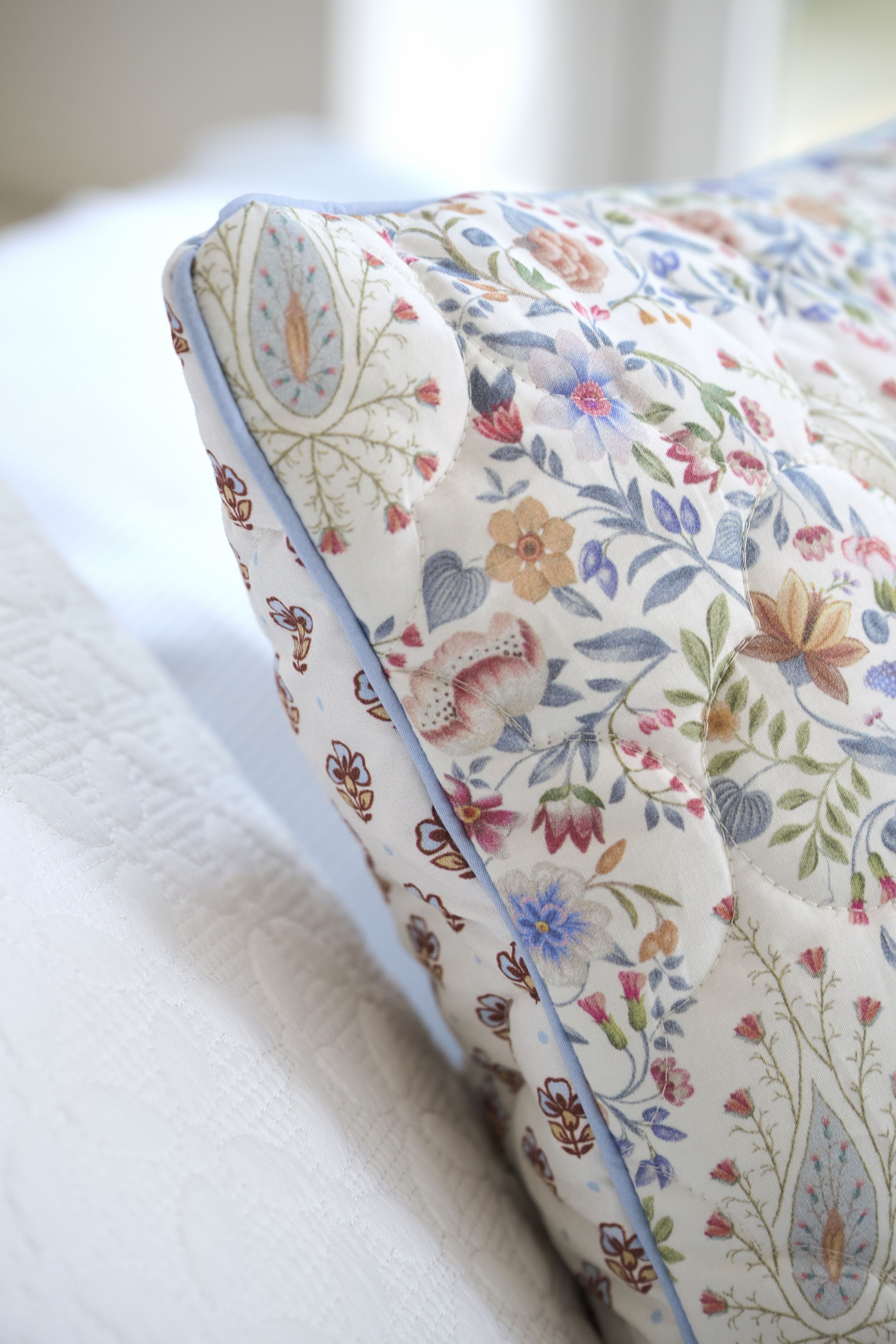 Pip Studio Kairi Bloom Kissen - Hellblau