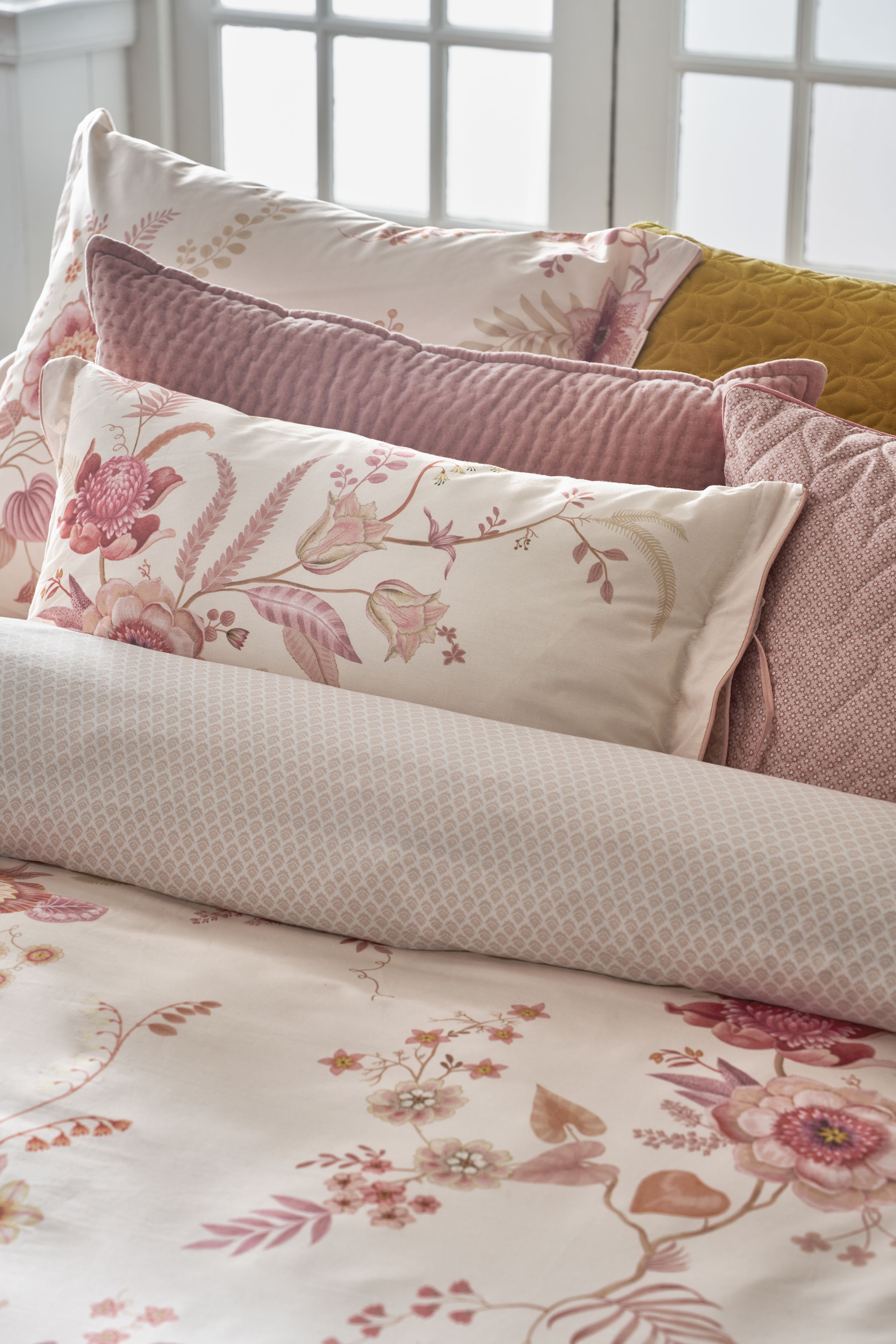 Pip Studio Everbloom Kissen - Hellrosa