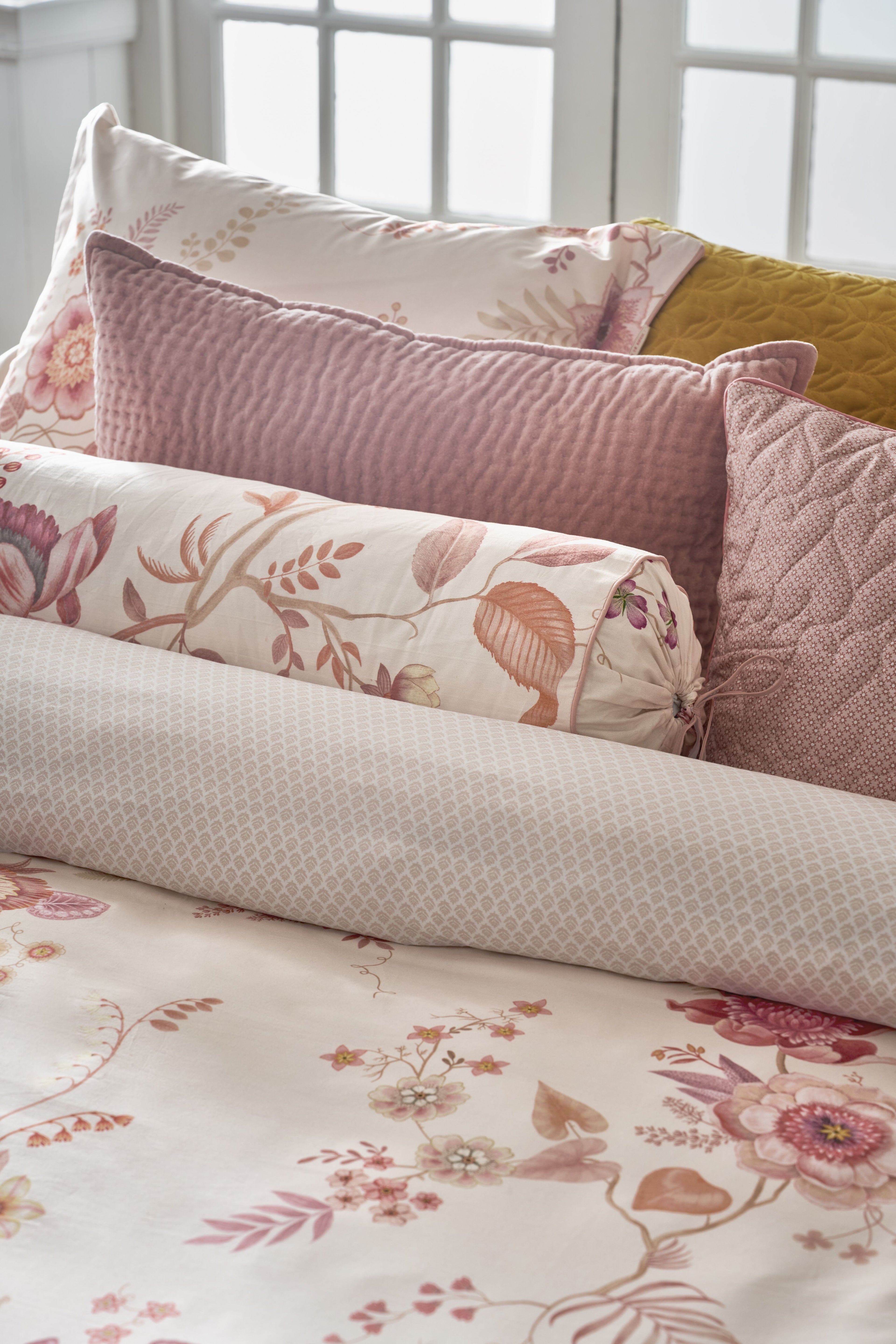 Pip Studio Everbloom Kissen - Hellrosa