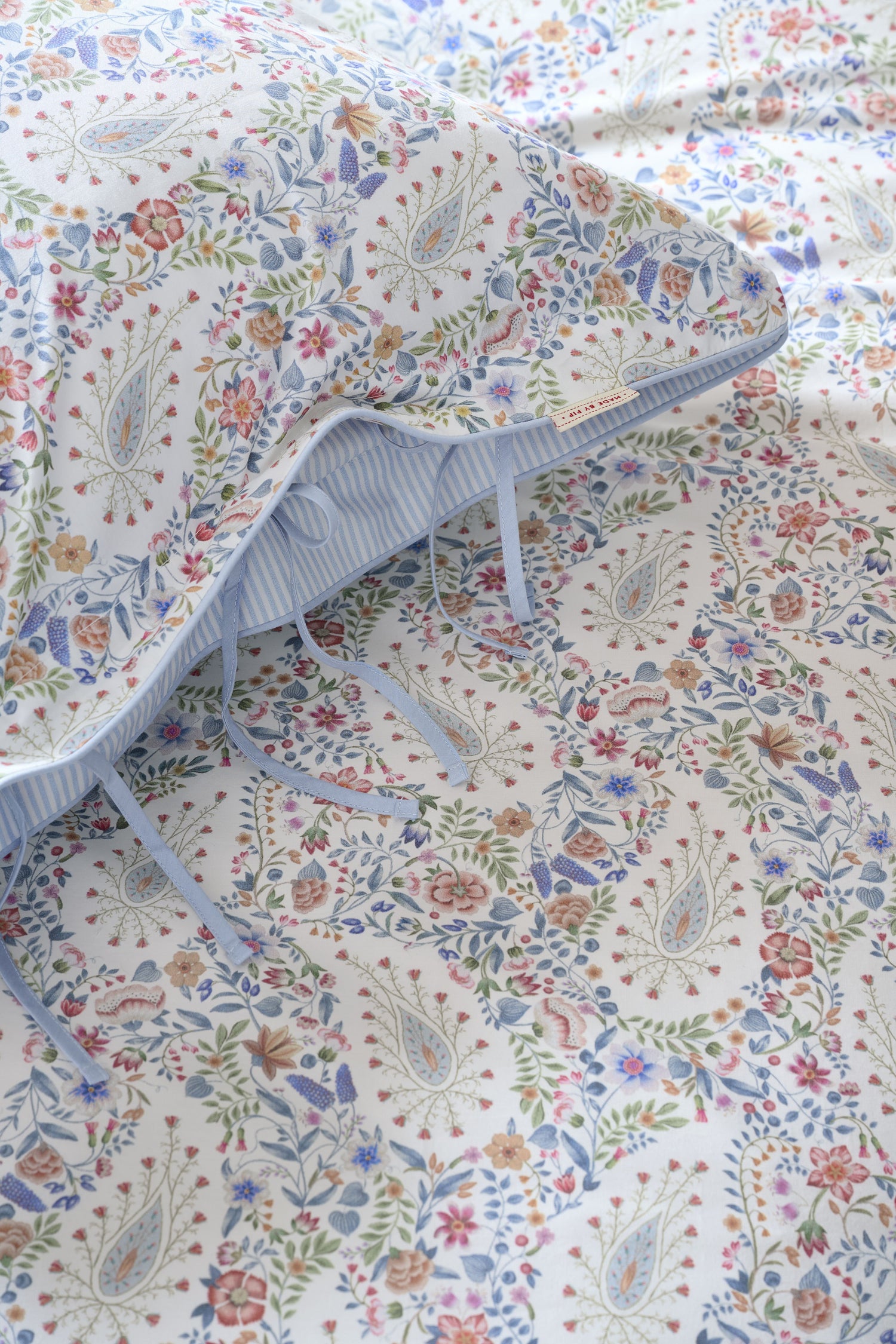 Pip Studio Kairi Bloom Kissen - Hellblau
